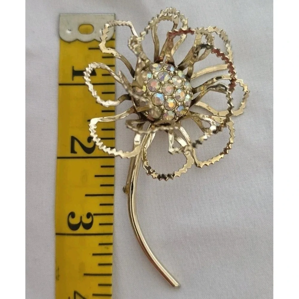 Vintage Sarah Coventry Gold Tone Aurora borealis Rhinestone Flower Brooch Pin